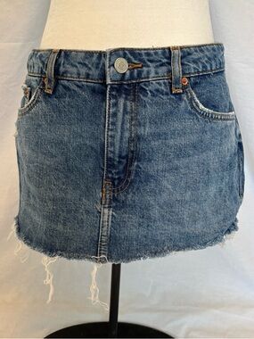 ZARA Denim Skort Raw Hem Distressed Blue Jean Skort Size 4 Casual Cool Denim